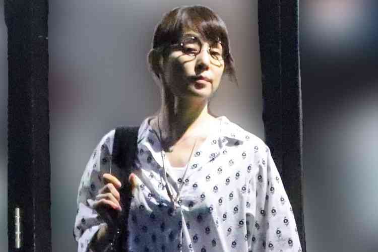 石田ゆり子　年下デザイナーと中華料理店で“お見合い”撮｜NEWSポストセブン