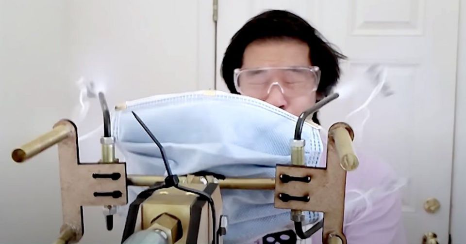 【対迷惑客用】マスクをつけない人に強制装着させる”マスク発射機”をYoutuberが開発！！