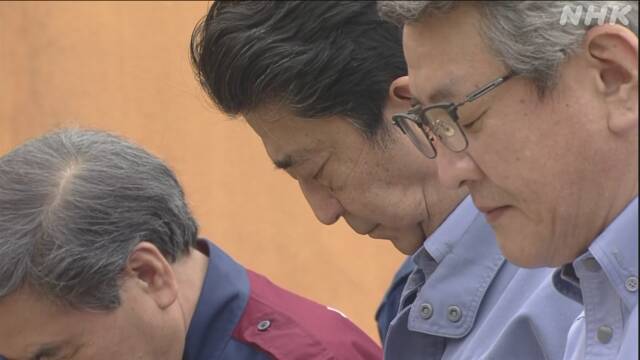 安倍首相 豪雨被害の熊本 球磨村を視察 犠牲者に黙とう