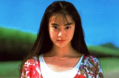 観月ありさ、太ももあらわな美脚ショット「信じられない長さ美しさ」「見とれました」