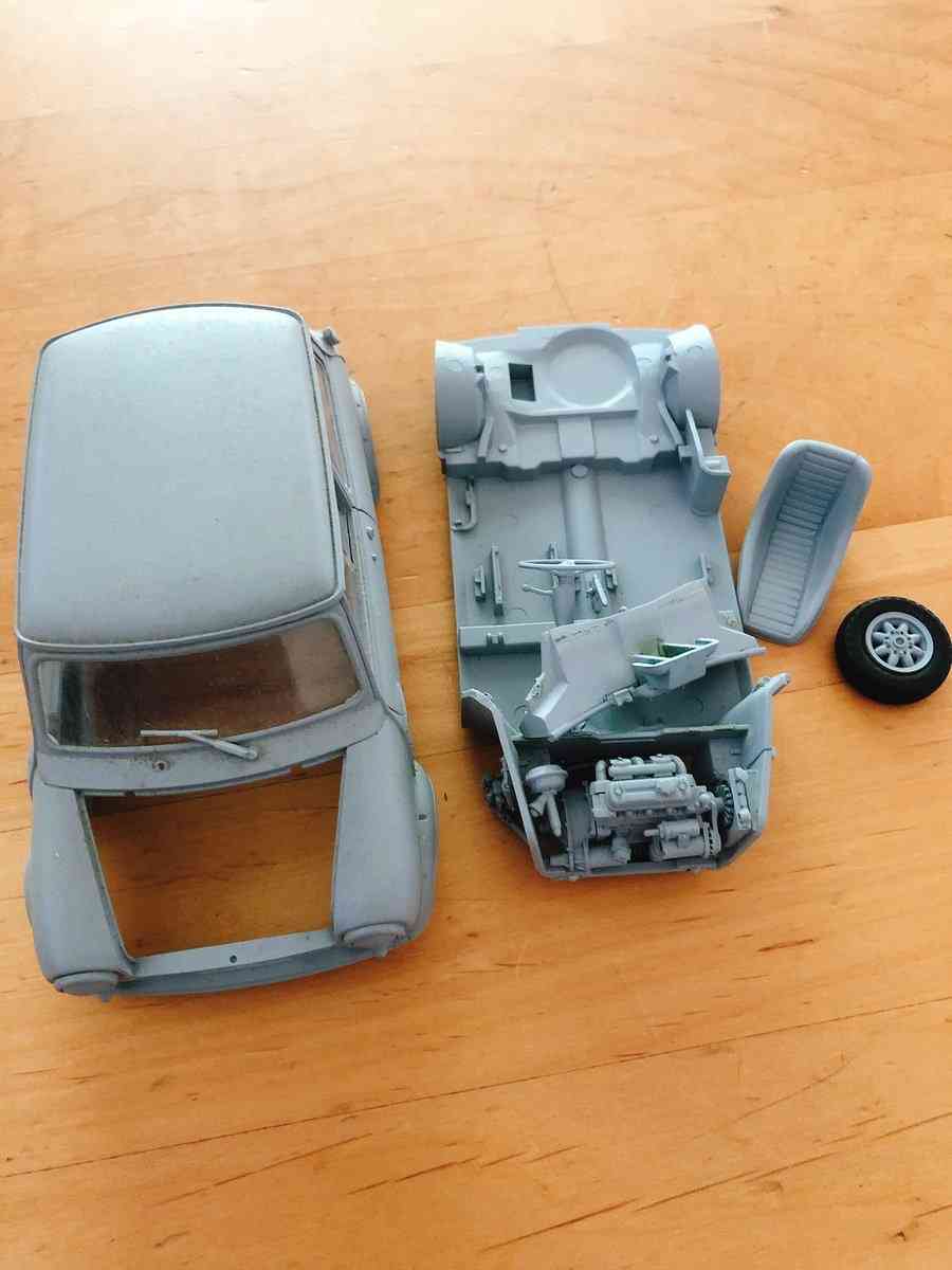 制作途中のプラモデルを4歳児に壊されてしまった夫→妻がリメイクしたら、素晴らしいジオラマが完成した