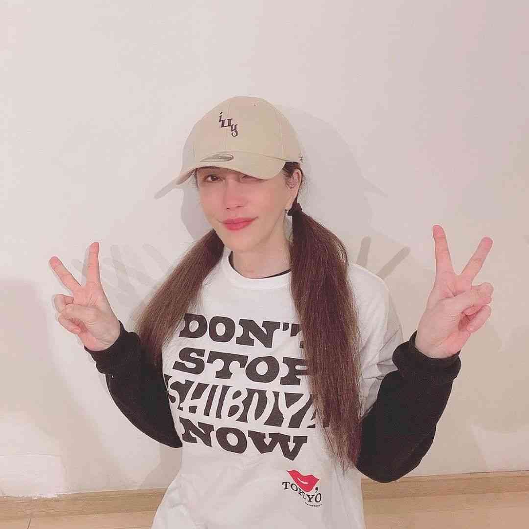 KABA.ちゃん、太ももあらわの抜群スタイル公開「ほっそー！」「工藤静香さんかと」