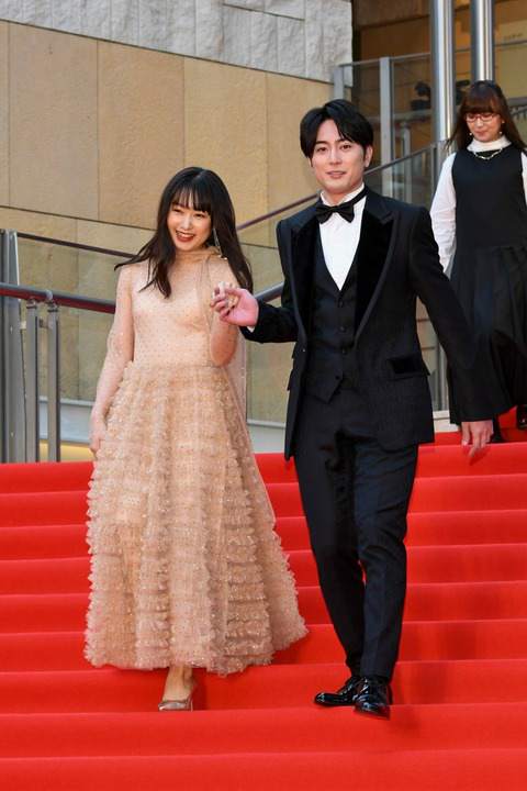 女優の舞台挨拶衣装を貼るトピPart3
