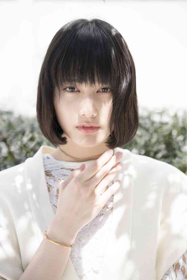 橋本愛がドラマ「35歳の少女」に参加、柴咲コウの“歳上の妹”演じる