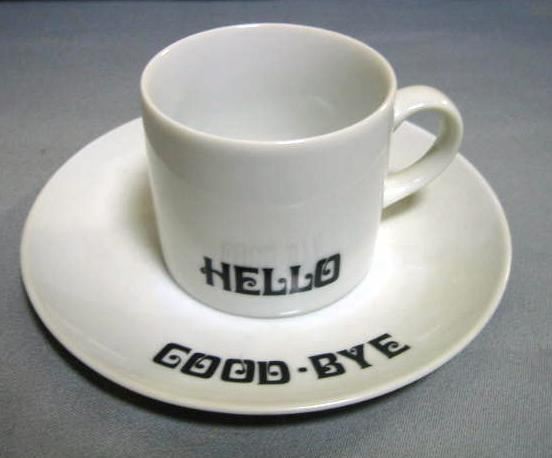 ティーカップ、コーヒーカップを愛でるトピ