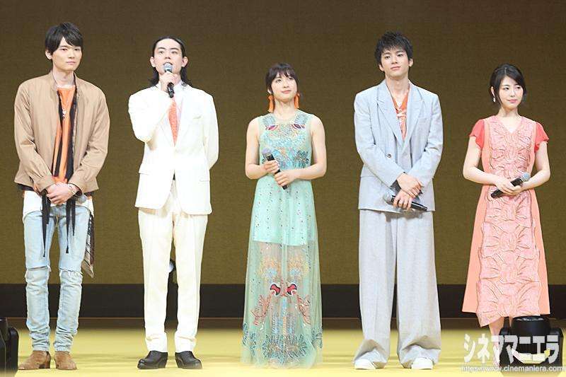 女優の舞台挨拶衣装を貼るトピPart3