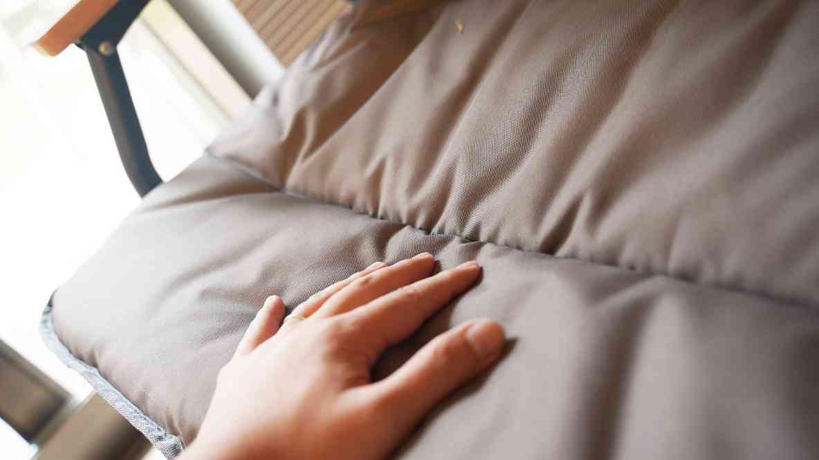アウトドアソファなのにこんなに気持ちよくていいのかい…もう家ソファにしよ〜… | ROOMIE（ルーミー）