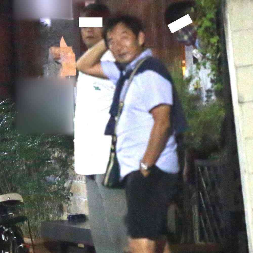 石田純一 またマスクなしで飲み会へ！妻・理子との離婚は否定（女性自身） - Yahoo!ニュース