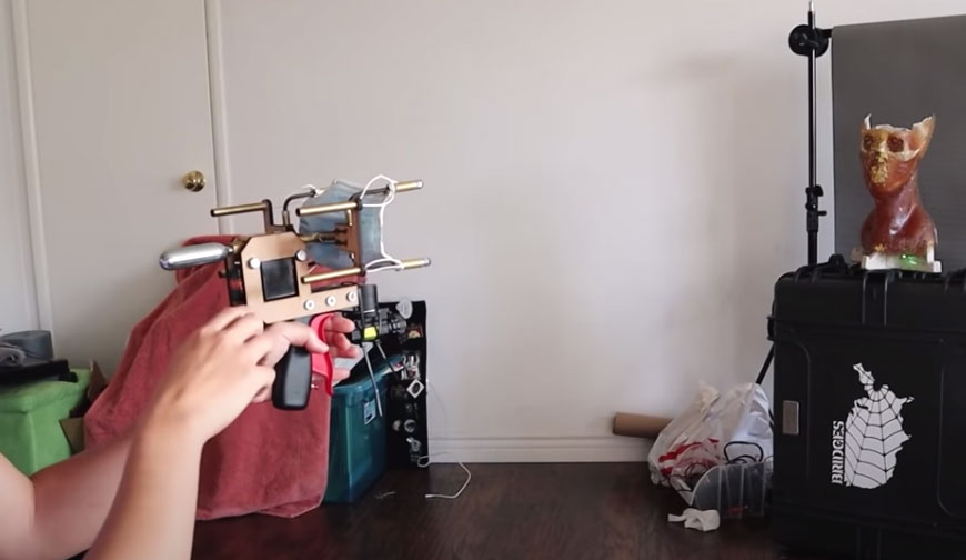 					【対迷惑客用】マスクをつけない人に強制装着させる”マスク発射機”をYoutuberが開発！！ – edamame.			