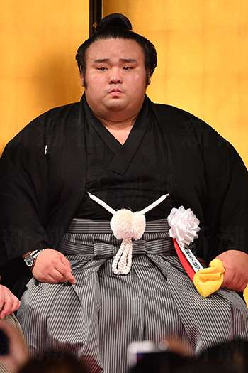 「貴景勝」ご祝儀めぐる騒動　“息子の金だから”親が2700万円持ち帰り、関係者ア然