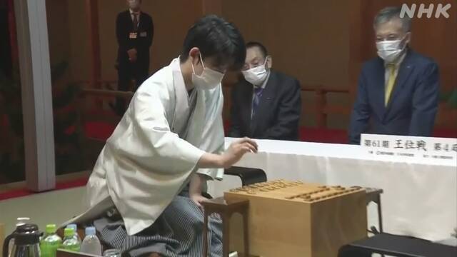 藤井棋聖　2冠奪取へ　師匠の杉本八段が新たな羽織を贈る