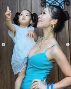 紅蘭、“イヤイヤ期”突入の娘に母としての覚悟「子育ては自分を育てること」「世の中のお母さん、がんばろ!」
