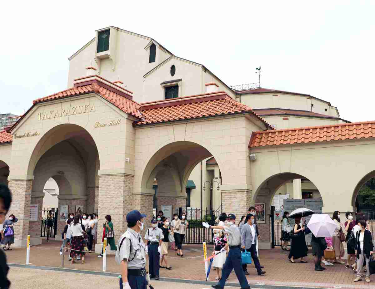 宝塚大劇場花組公演３１日まで中止…「はいからさんが通る」９月１日再開へ : スポーツ報知