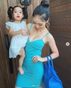 紅蘭、“イヤイヤ期”突入の娘に母としての覚悟「子育ては自分を育てること」「世の中のお母さん、がんばろ!」