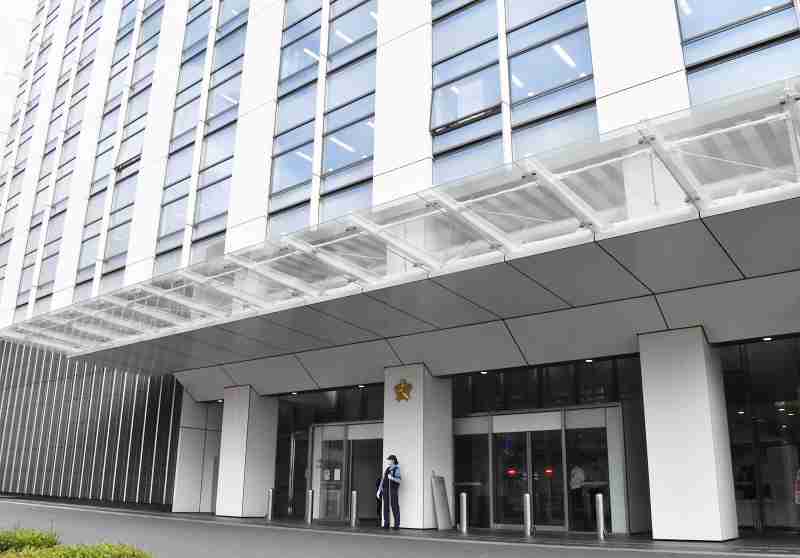 コンビニ店員を傷害容疑で逮捕　高齢男性重体　釣り銭の渡し方注意され、投げ飛ばし床に打ち付け顔殴る／千葉東署