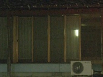 住宅で首を吊って死亡した男性 両脇の床に男女の遺体…親子3人が心中か 死後数日経過（東海テレビ） - Yahoo!ニュース