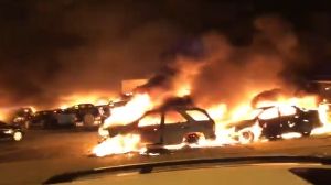 【衝撃映像】米ウィスコンシン州でBLM支持者が自動車販売店に放火！！！　とんでもないことに・・・ ｜ 保守速報