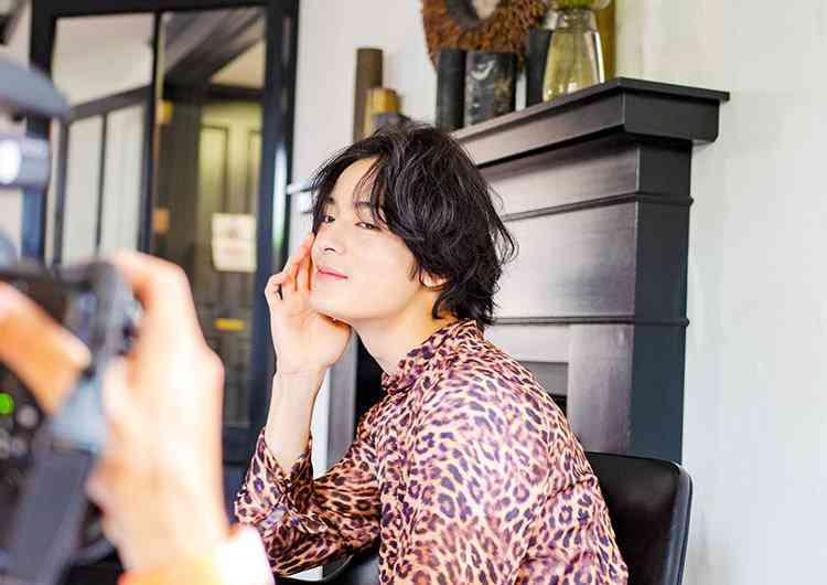 美容のプロも唸る美人男子、塩野瑛久が『エレガンス』キャンペーンモデルに就任