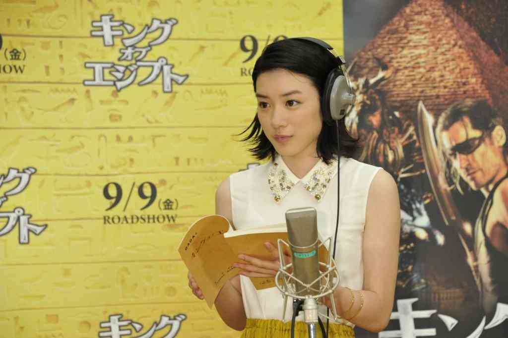 女優の舞台挨拶衣装を貼るトピPart3