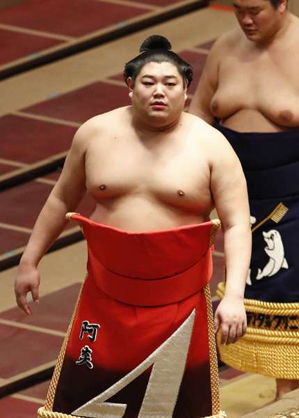 阿炎“キャバクラ引退届”のナゾ 錣山親方の暴走に相撲協会も困惑（日刊ゲンダイDIGITAL） - Yahoo!ニュース