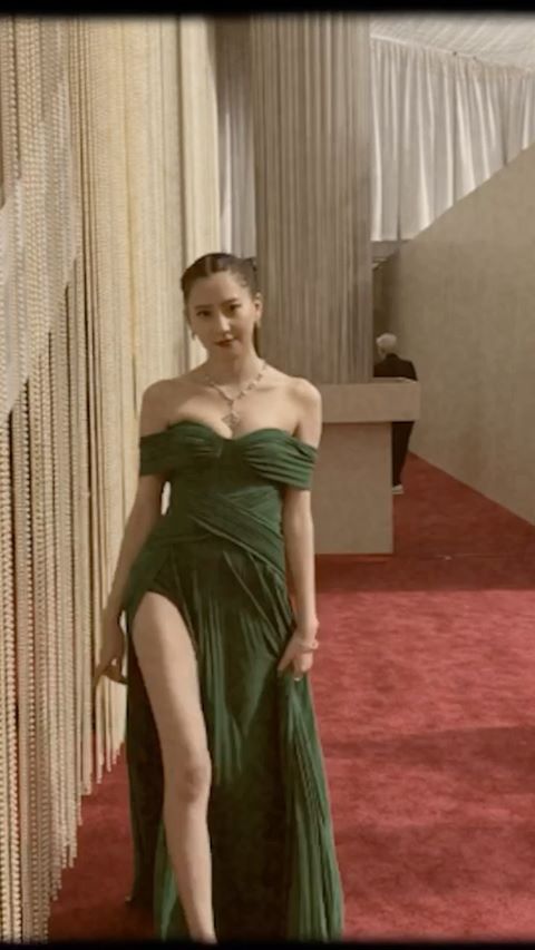 「美の宝石箱」「次元が違う」河北麻友子、スタイル抜群のドレス姿に称賛の声