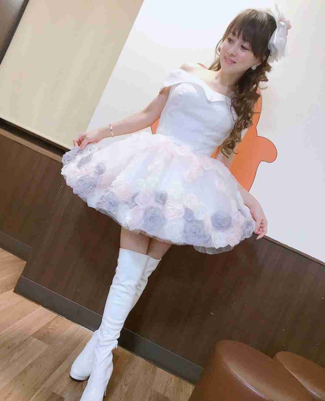渡辺美奈代、ショートパンツ＆高級ブランドかごバッグの夏私服「美脚に惚れ惚れ」「完璧」の声