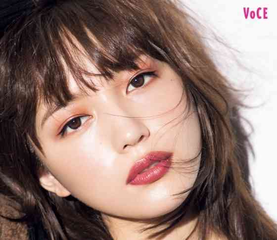 【川口春奈×河北裕介】旬のタッグでレッドブラウンリップメイクに挑戦！｜藤平奈那子｜ビューティニュース｜VOCE（ヴォーチェ）｜美容雑誌『VOCE』公式サイト