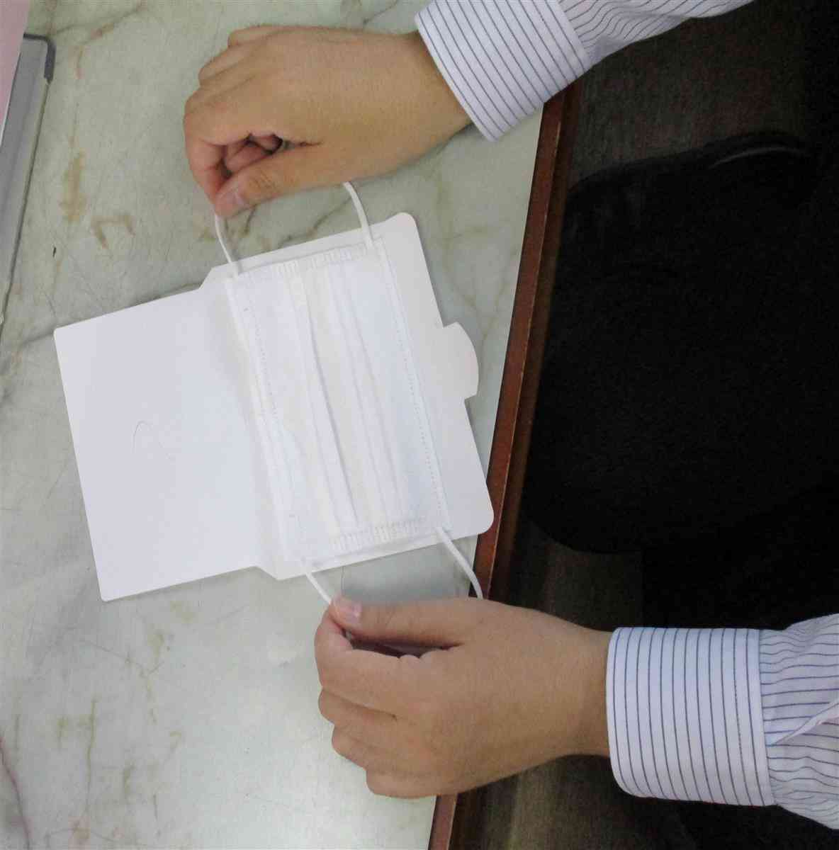 食事中のマスク「どこに置けば」社員のつぶやきが商品に
