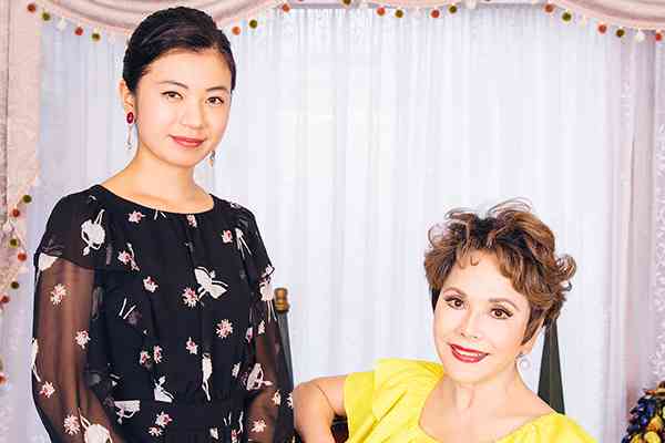 デヴィ夫人と同居する女子大生「中学から夫人のファンでした」