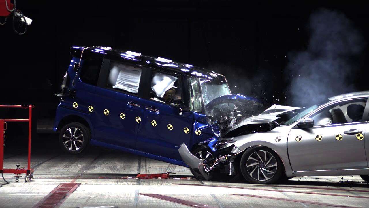 軽自動車は事故ったらヤバイ？走る棺桶？悲惨な事故一覧【閲覧注意】 | ドドン