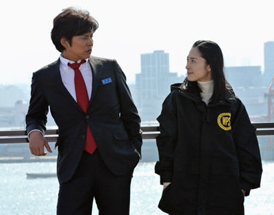 ドラマ・映画の見つめあう2人の画像