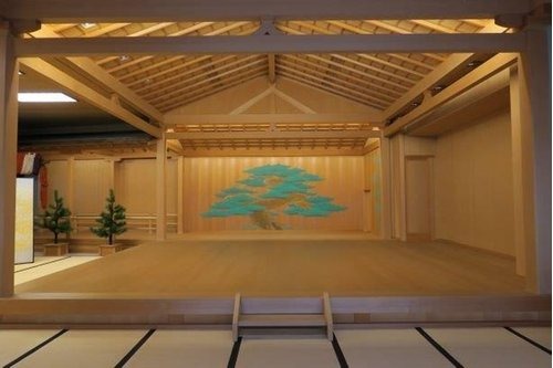 プールと能舞台 - 物件ファン