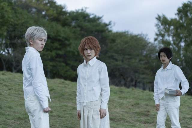 映画『約束のネバーランド』新場面カット！“エマ”浜辺美波らの姿