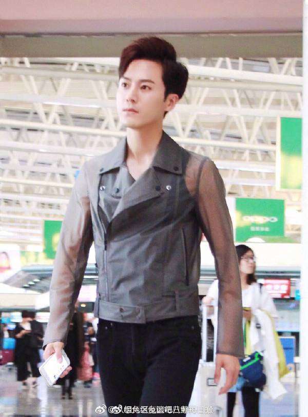 なんだかよくわからんポーズを撮ってるイケメンが見たい