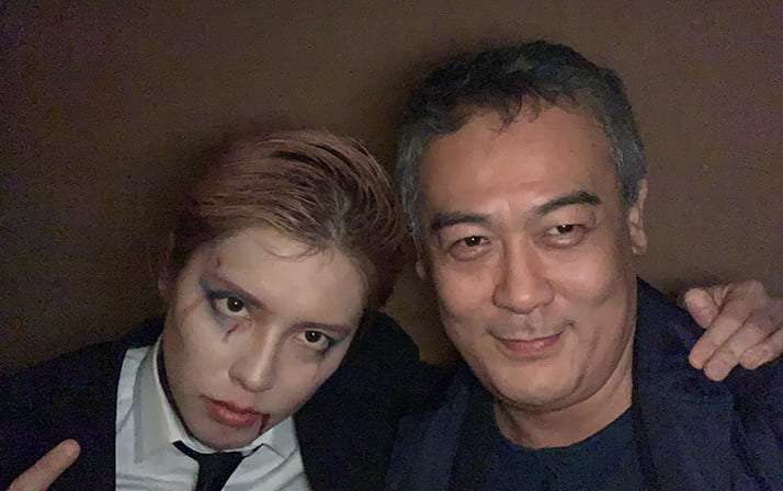 「手越祐也」が「カジノ証人買収犯」と2ショット　ドラキュラ仮装姿で肩を組み… | デイリー新潮