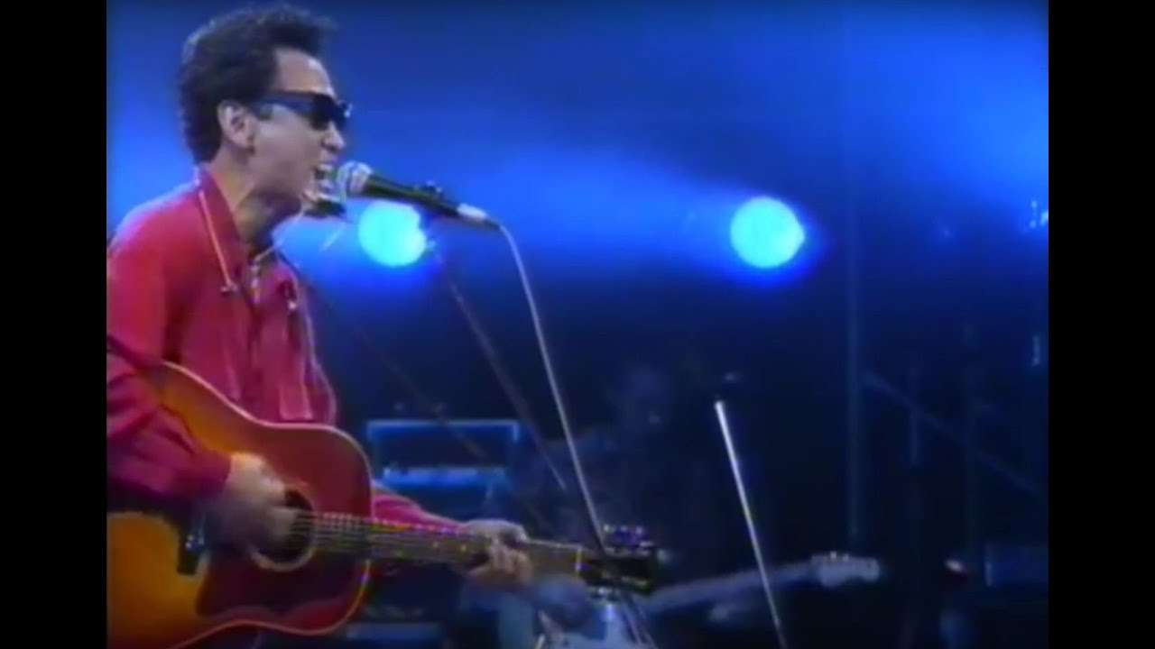 氷の世界 - 井上陽水 1992 SPARKLING BLUE （日本武道館） - YouTube