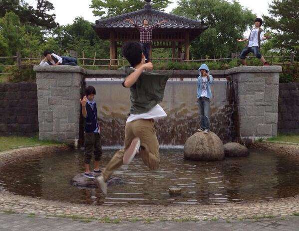 15万いいね！を集めた“中二病全開”な「マッチョ専用フリー素材」、使えない写真素材が支持されるワケ