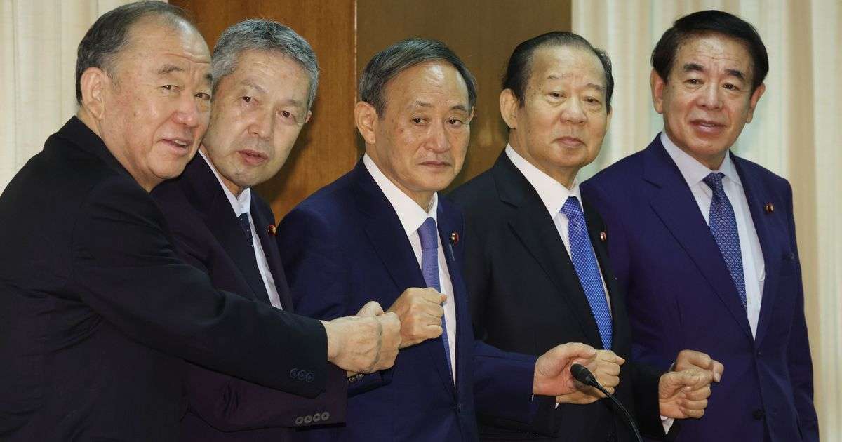 平均年齢71.4歳、全員男性。菅義偉総裁と自民党4役が揃って会見 | ハフポスト