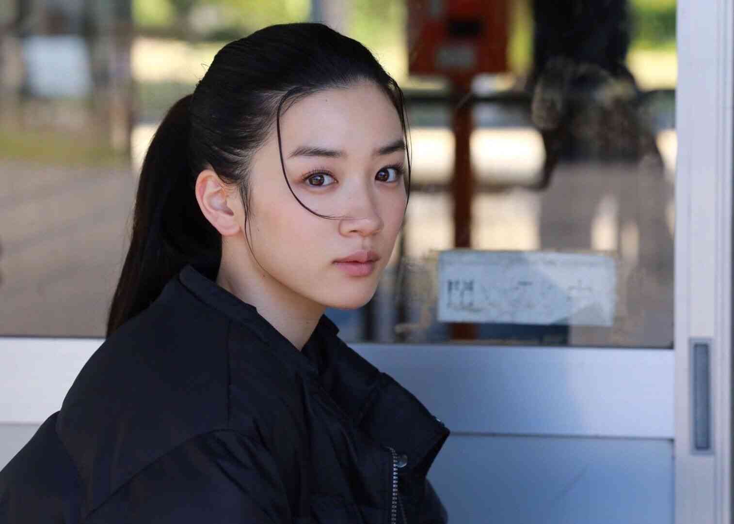 女優のポニーテール、ひとつ結び