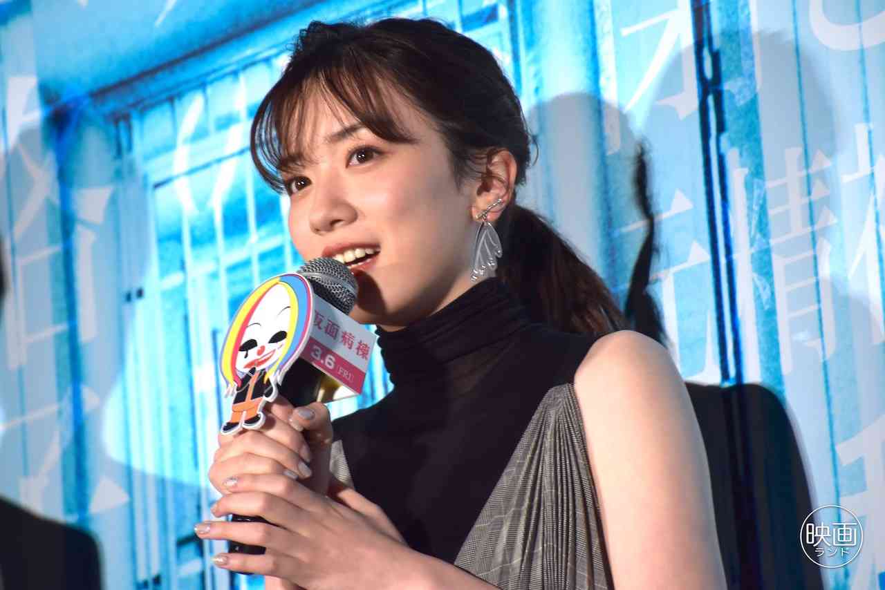 女優のポニーテール、ひとつ結び
