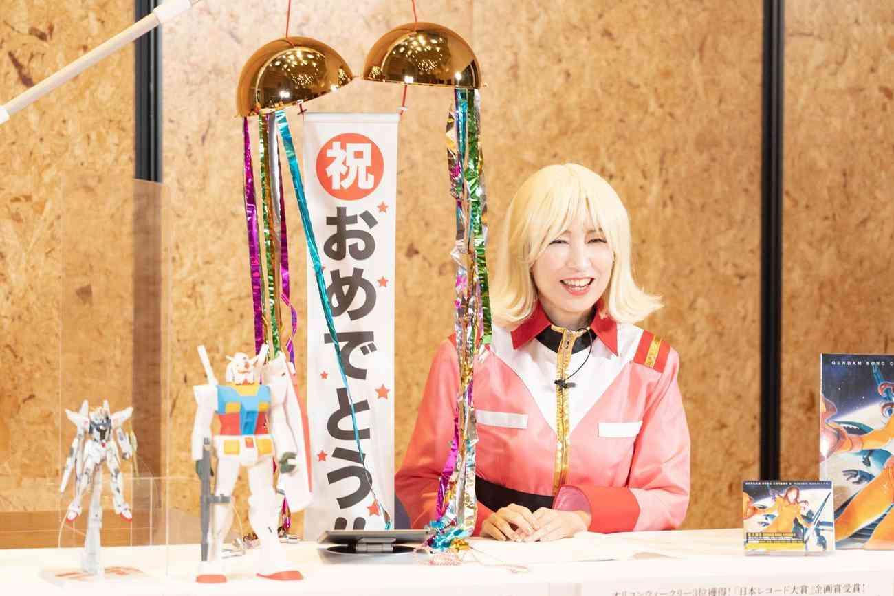 森口博子が「ガンダム」セイラ・マスのコスプレ