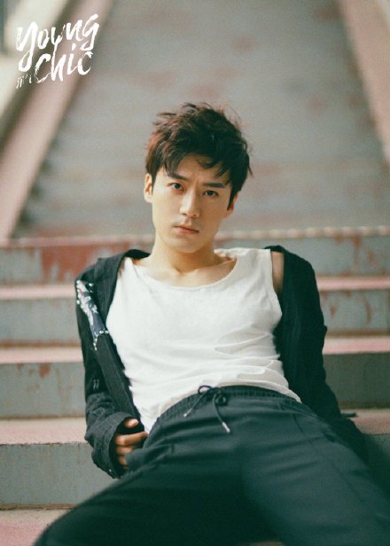 なんだかよくわからんポーズを撮ってるイケメンが見たい