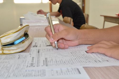 「先生1人で授業しているみたい」　コロナ休校終え「高速」で進む授業、ついて行けず　教員は葛藤 - 琉球新報 - 沖縄の新聞、地域のニュース