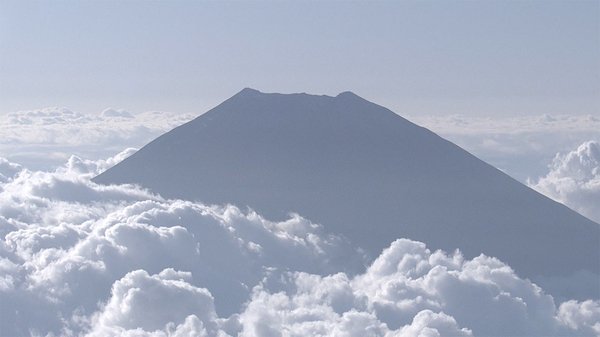 頂上真っ白 富士山が初冠雪　昨年より24日早く観測