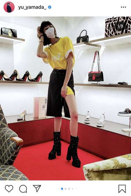 山田優、「MODELごっこ」でスリットから白い美脚　「3人産んでそのスタイル！！」と驚きの声