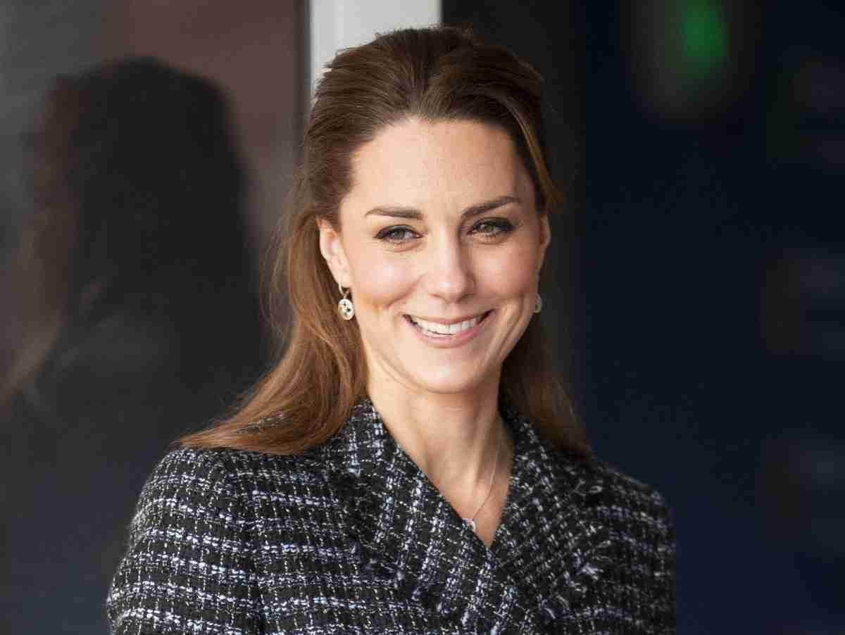 キャサリン妃、久しぶりに夫婦で公務　マスク＆赤の花柄ワンピースでベーグル作り ／2020年9月20日 1ページ目 - セレブ＆ゴシップ - ニュース - クランクイン！