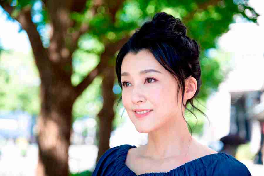 藤原紀香、女子高生の母親役で