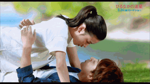 ドラマ・映画の見つめあう2人の画像