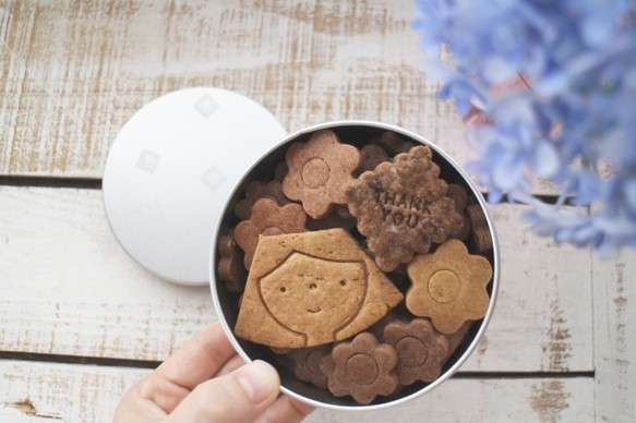 女の子とお花のthank youクッキー缶 焼き菓子 tutui 通販｜Creema(クリーマ) ハンドメイド・手作り・クラフト作品の販売サイト