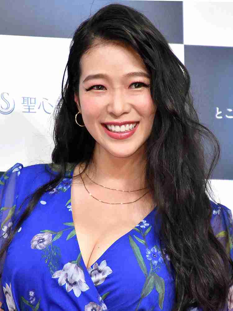 母親らしい格好って何？紅蘭、クレームに反論「胸元が見える服は着てはいけないのでしょうか？」